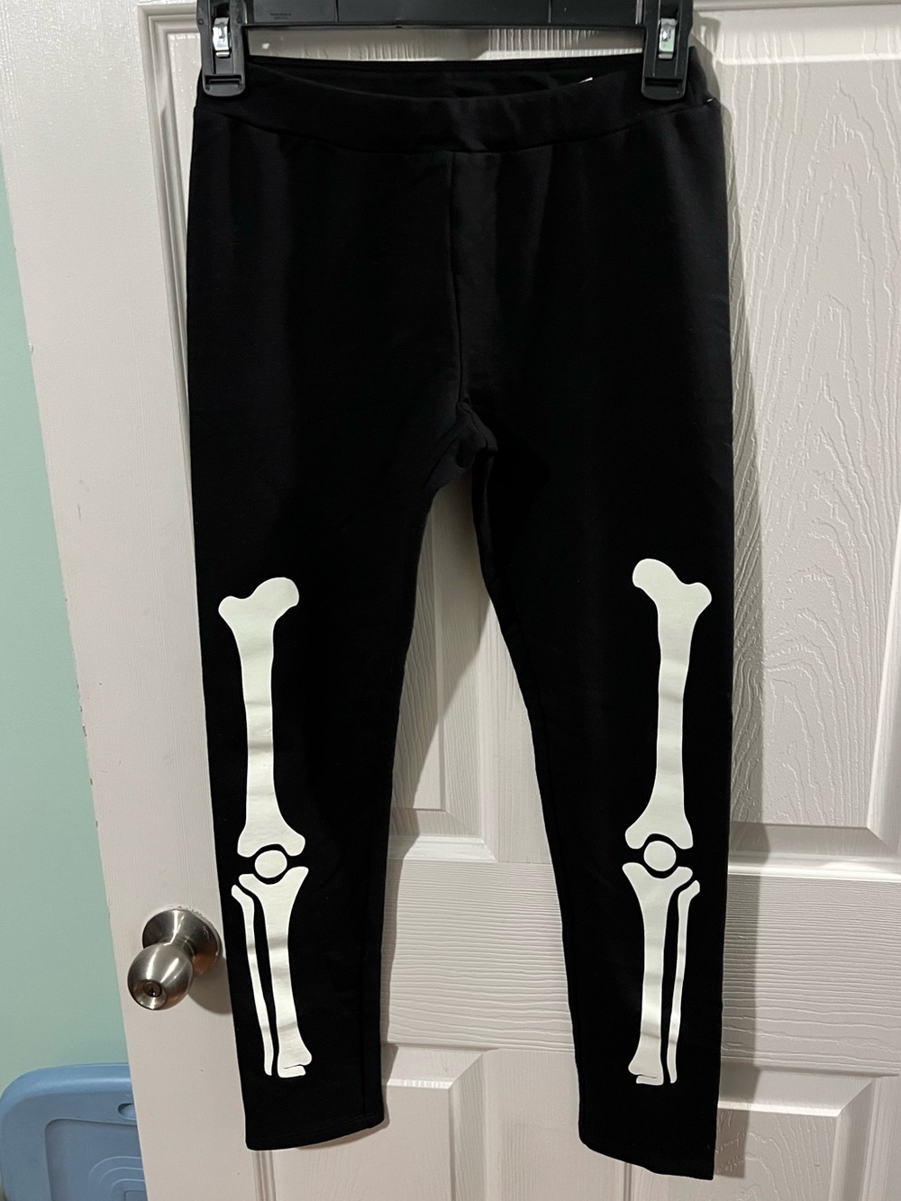 Place Black Leggings with White Skeleton Bonze Design